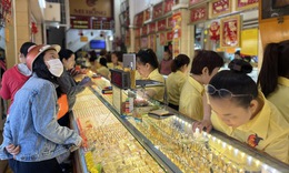 Có nên 'đu đỉnh' mua vàng lúc này?