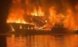 Phó Thủ tướng chỉ đạo siết chặt an toàn du lịch đường thủy sau vụ cháy tàu trên Vịnh Hạ Long