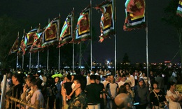 Hàng nghìn người xếp hàng chờ khai ấn Đền Trần Nam Định 2026 trong đêm