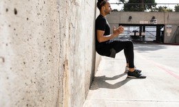 7 tác dụng của bài tập ngồi xổm dựa tường