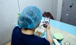 Sau cánh cửa cấp cứu (2): Bữa cơm vội và giấc ngủ ngắn