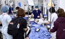 Sau cánh cửa cấp cứu (1): Chạy đua với thời gian để cứu người