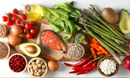4 nhóm dưỡng chất thiết yếu để trẻ phát triển khỏe mạnh