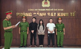 Bắt nhóm buôn 'khí cười' quy mô lớn tại TPHCM