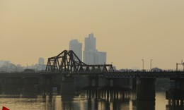 Cấm phương tiện qua cầu Long Biên 60 ngày, người dân di chuyển thế nào?