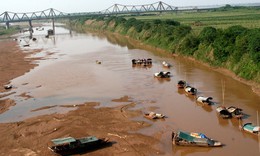 Vì sao mực nước sông Đà, sông Hồng thấp kỷ lục?