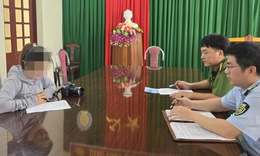 Xử phạt người phụ nữ chụp ảnh dạo chèo kéo, ép khách tại bãi biển Sầm Sơn