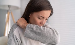 Ngứa họng, ho khan là triệu chứng của bệnh gì?