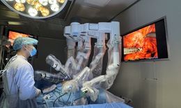 Hành trình 10 năm chiến đấu với ung thư và kỳ tích từ phẫu thuật robot