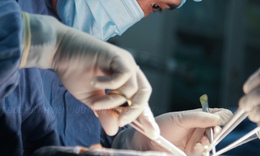 Chạy đua 'thời gian vàng' 6–8 giờ: Ghép thận tự thân cứu bệnh nhân đa chấn thương nguy kịch