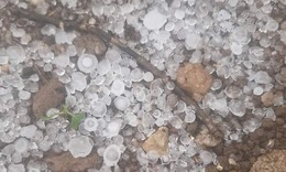 Mưa đá rào rào ở Cao Bằng