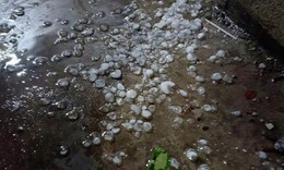 Đêm nay có thể xuất hiện mưa đá, dông lốc, người dân cần chuẩn bị gì giảm thiểu thiệt hại?