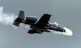 'Xe tăng bay' A-10 Warthog của Mỹ 'xả đạn' bất thường tại Iraq