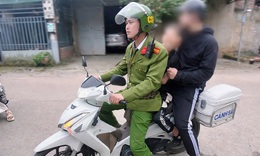 Thiếu tá Công an kịp thời cứu giúp cháu bé lên cơn động kinh tại khu vực cầu Vĩnh Phú