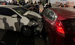 Tai nạn liên hoàn trên phố Nguyễn Chánh, có người bị thương nặng