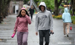 Không khí lạnh khiến nhiệt độ miền Bắc giảm sâu chiều tối và đêm nay