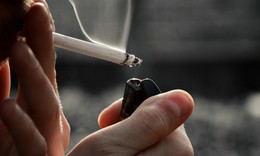 Hút thuốc lá và cần sa có thể gây "teo não"