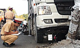 Tài xế xe tải ben bị 'khoán chuyến', có ngày cầm lái tới 15 tiếng