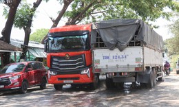 Người dân bất an khi lưu thông trên Quốc lộ 27 chật hẹp, xuống cấp, nhiều xe tải