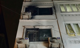 Giải cứu 5 người trong vụ cháy nhà 5 tầng tại Hà Nội