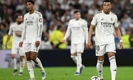 Real tung cờ trắng trước Barca trong cuộc đua vô địch La Liga