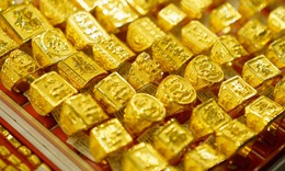 Chốt giá vàng hôm nay ngày 12/4 giảm rất mạnh, người mua lỗ đậm