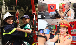 Hà Nội: Người dân trải nghiệm lái xe mô phỏng, thực hành chữa cháy ngay trên phố