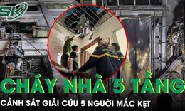 Cháy nhà 5 tầng trong đêm ở Hà Nội, cảnh sát giải cứu 5 người mắc kẹt