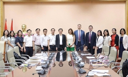 
Thứ trưởng Nguyễn Tri Thức tiếp, làm việc với Giám đốc Toàn cầu phụ trách Vắc xin, Tập đoàn Sanofi