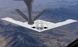 'Sát thủ tàng hình' B-21 Mỹ hoàn thành thử nghiệm tiếp nhiên liệu trên không đầu tiên