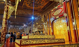 Vì sao ngai vua triều Nguyễn bị phá hỏng chưa được phục chế dù gần 1 năm?