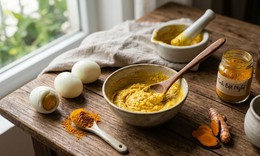 Nên dùng trứng gà sống hay chín trong chăm sóc da?