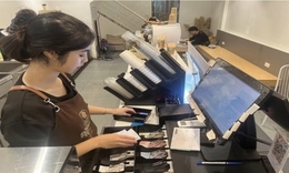 Không bắt buộc dừng hóa đơn điện tử với hộ doanh thu dưới 500 triệu đồng/năm