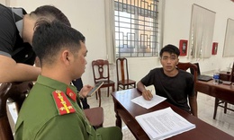 Bắt thanh niên 19 tuổi không có bằng lái, trộm cắp ô tô rồi lái trên phố