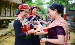 Những 'ngọn lửa' bền bỉ gìn giữ văn hóa truyền thống thôn làng Việt Nam