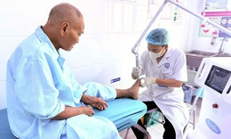 Ứng dụng kỹ thuật cao, Bệnh viện Nội tiết Nghệ An nâng hiệu quả điều trị loét bàn chân