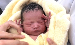 Tìm thân nhân bé gái sơ sinh bị bỏ rơi tại chùa Vạn Ninh