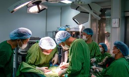 Đau bụng kéo dài bệnh nhân được phát hiện mắc cùng lúc 2 ung thư nguyên phát