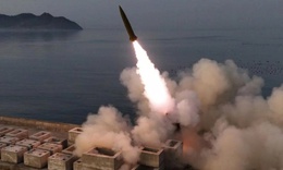 Triều Tiên thử nghiệm 5 tên lửa đạn đạo Hwasong-11 mang đầu đạn chùm 