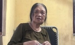 Công an giúp bà cụ 77 tuổi tìm lại được gia đình giữa dòng người đi lễ hội Đền Hùng