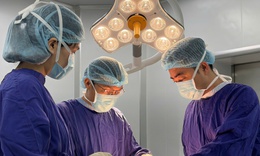 Vinmec Nha Trang tiên phong đưa kỹ thuật phẫu thuật nội soi điều trị ung thư tuyến giáp không sẹo về Khánh Hòa