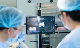 Vinmec đưa robot AI từ Mỹ về Quảng Ninh, thay khớp gối chính xác từng milimet với chi phí như mổ thường