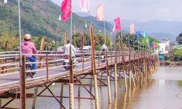 Hàng nghìn hộ dân ở Tây Nha Trang ‘đánh cược’ an toàn khi qua cầu gỗ tạm