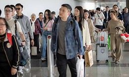 Vé máy bay dịp lễ 30/4: Đường bay du lịch 'cháy vé', giá tiếp tục leo thang