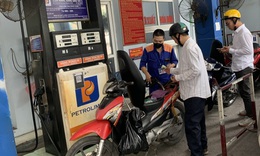 Giá xăng dầu tiếp tục giảm, RON95 22.880đ/lít