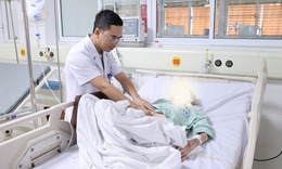 Cứu cụ bà 100 tuổi bị tắc ruột do dây chằng