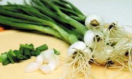 Những lợi ích khi ăn hành lá