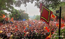 Biển người đổ về Đất Tổ ngày Giỗ Tổ Hùng Vương
