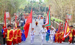 Lãnh đạo TPHCM và người dân dâng hương tưởng niệm các Vua Hùng