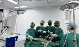 Phẫu thuật nội soi thành công cho bệnh nhân 64 tuổi cùng mắc hai loại ung thư khó
